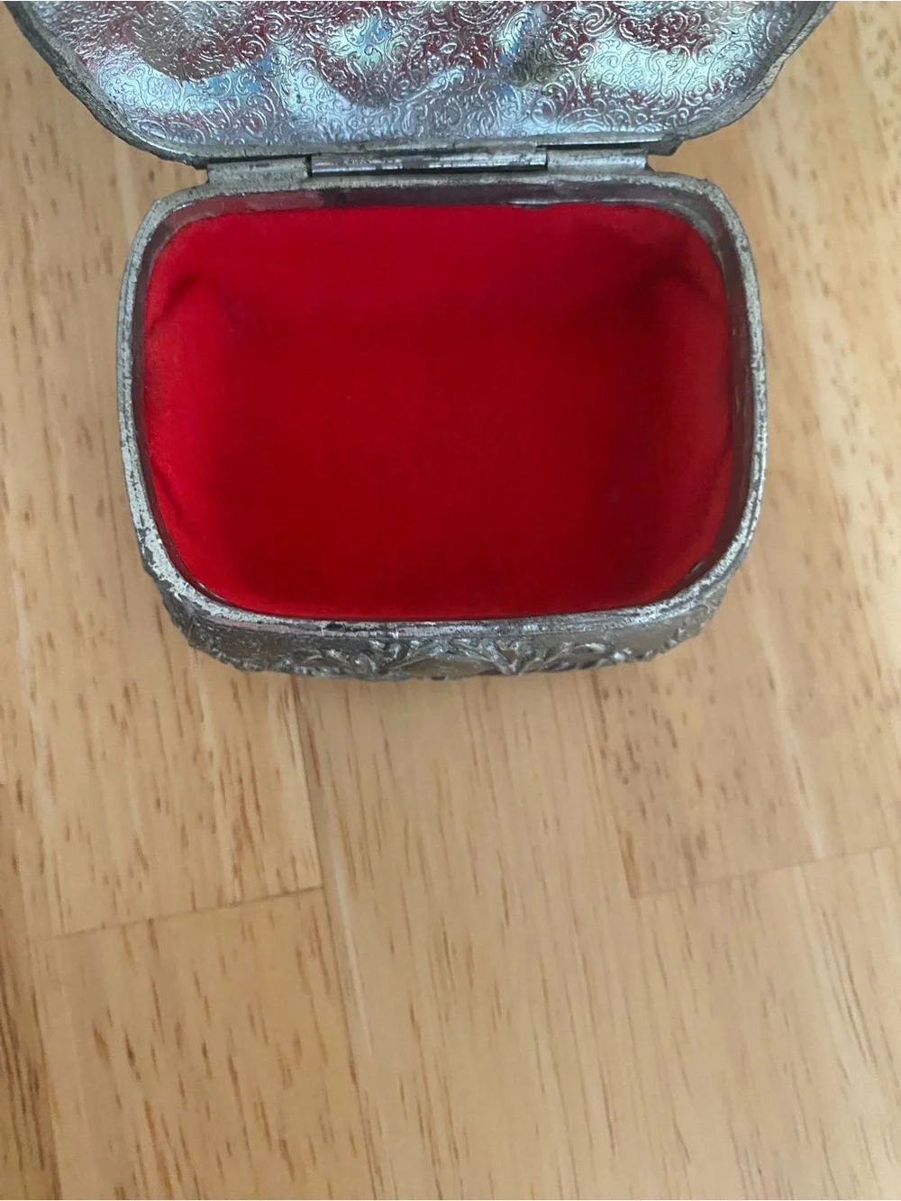 Vintage Ornate Silver-Tone Decorative Jewelry & Trinket Box with Red lining